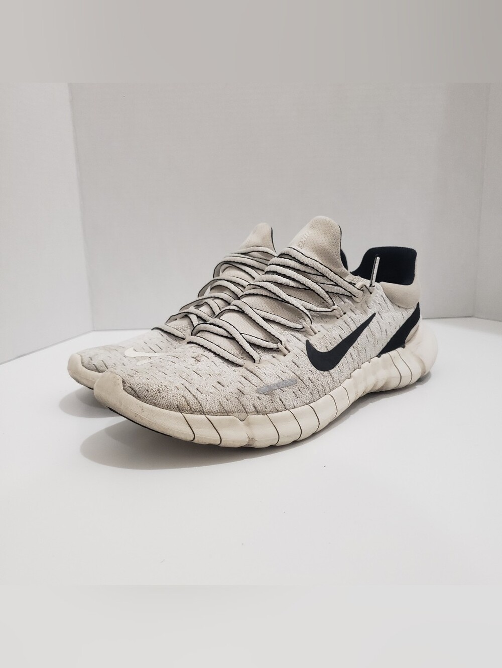 Nike Free Run 5.0 Men’s Size 9 Phantom Sail Black Running Shoes CZ1884-010 Kept.